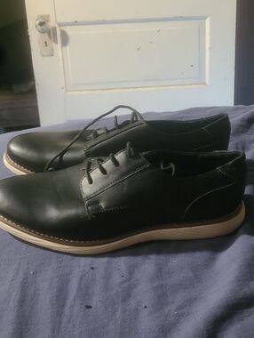 Perry Ellis Black Leather Derby Shoes with Cream Sole